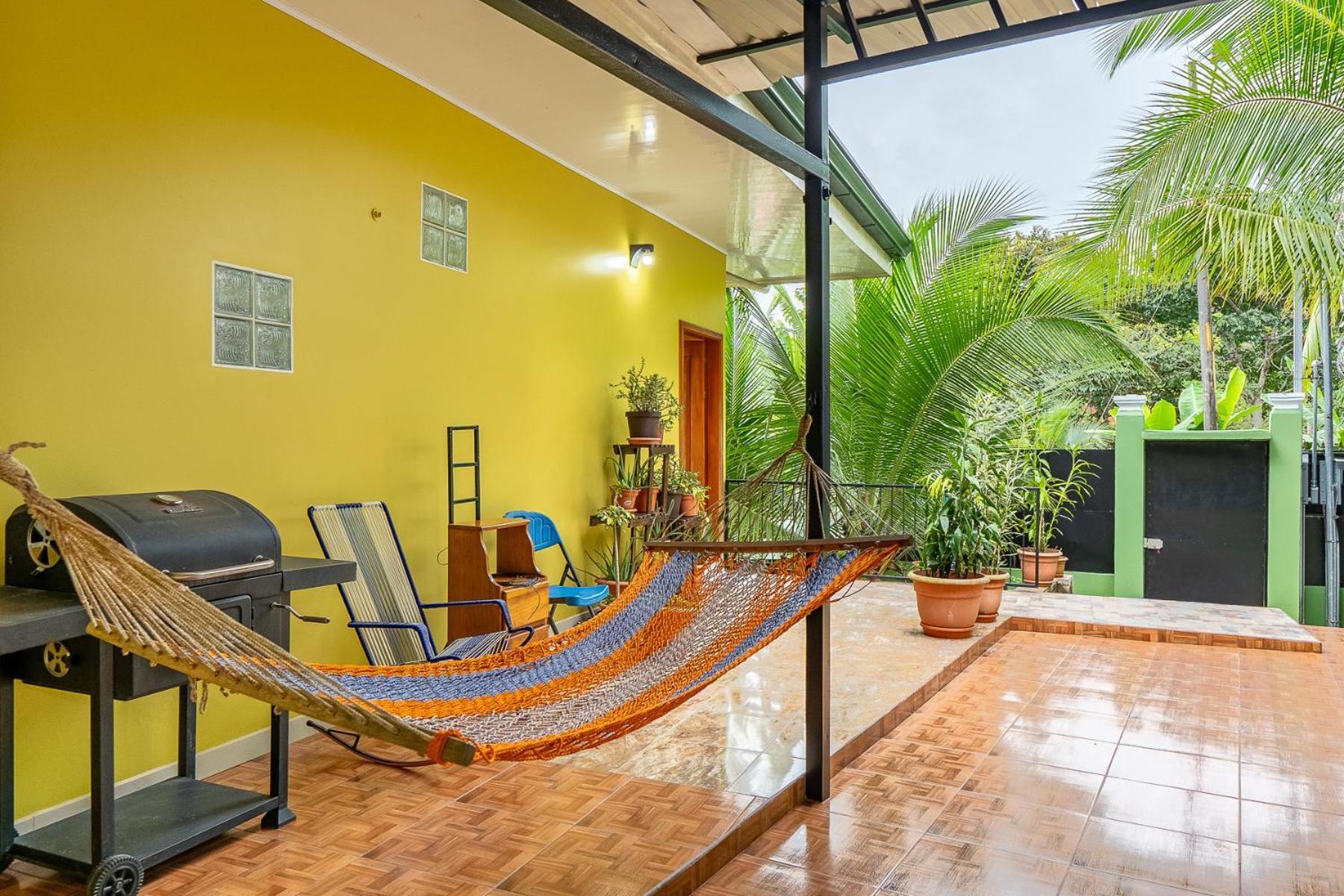 Yellow House Quepos Exterior foto